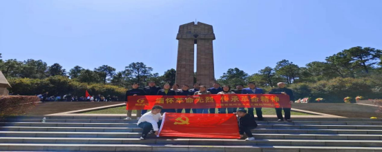 公司開(kāi)展清明節(jié)烈士陵園祭掃活動(dòng)